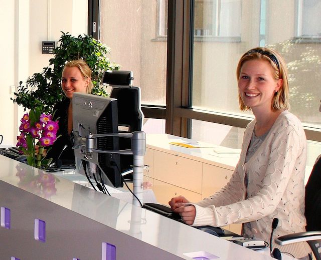 Part time receptionist jobs in glendale ca